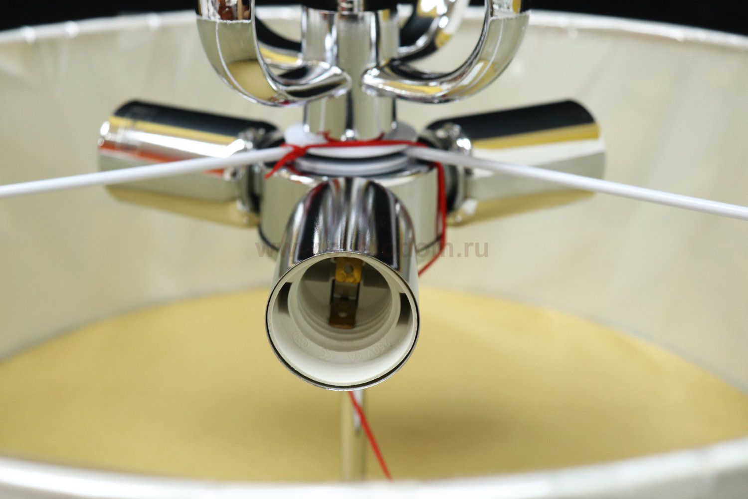 Люстра в виде абажура Arte Lamp A8640PL-3CC