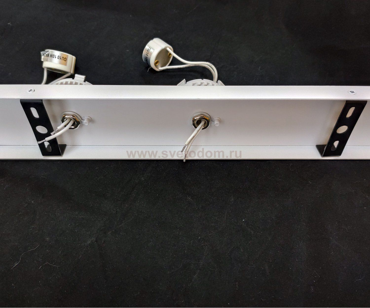 Основание под двойной светильник Maytoni C051CL-02B черный