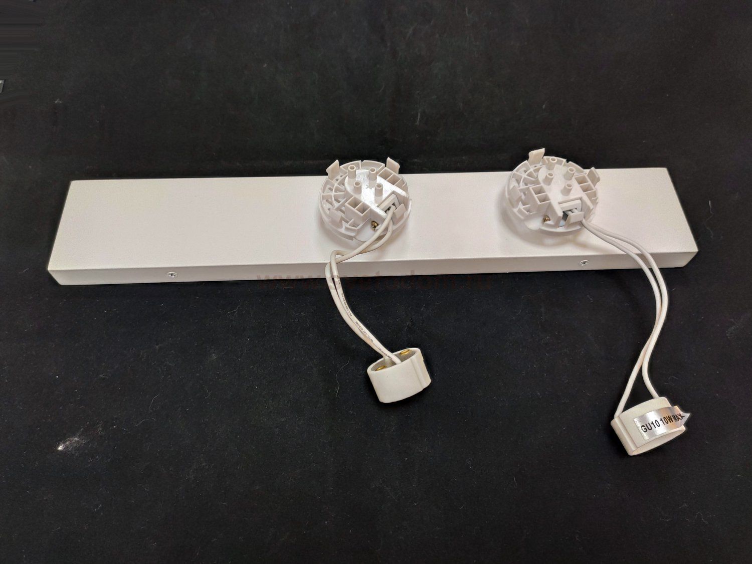 Основание под двойной светильник Maytoni C051CL-02B черный