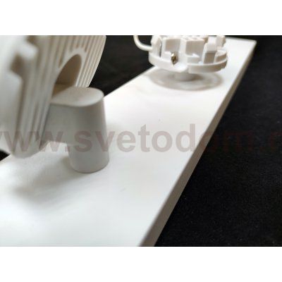 Основание под двойной светильник Maytoni C051CL-02W белый