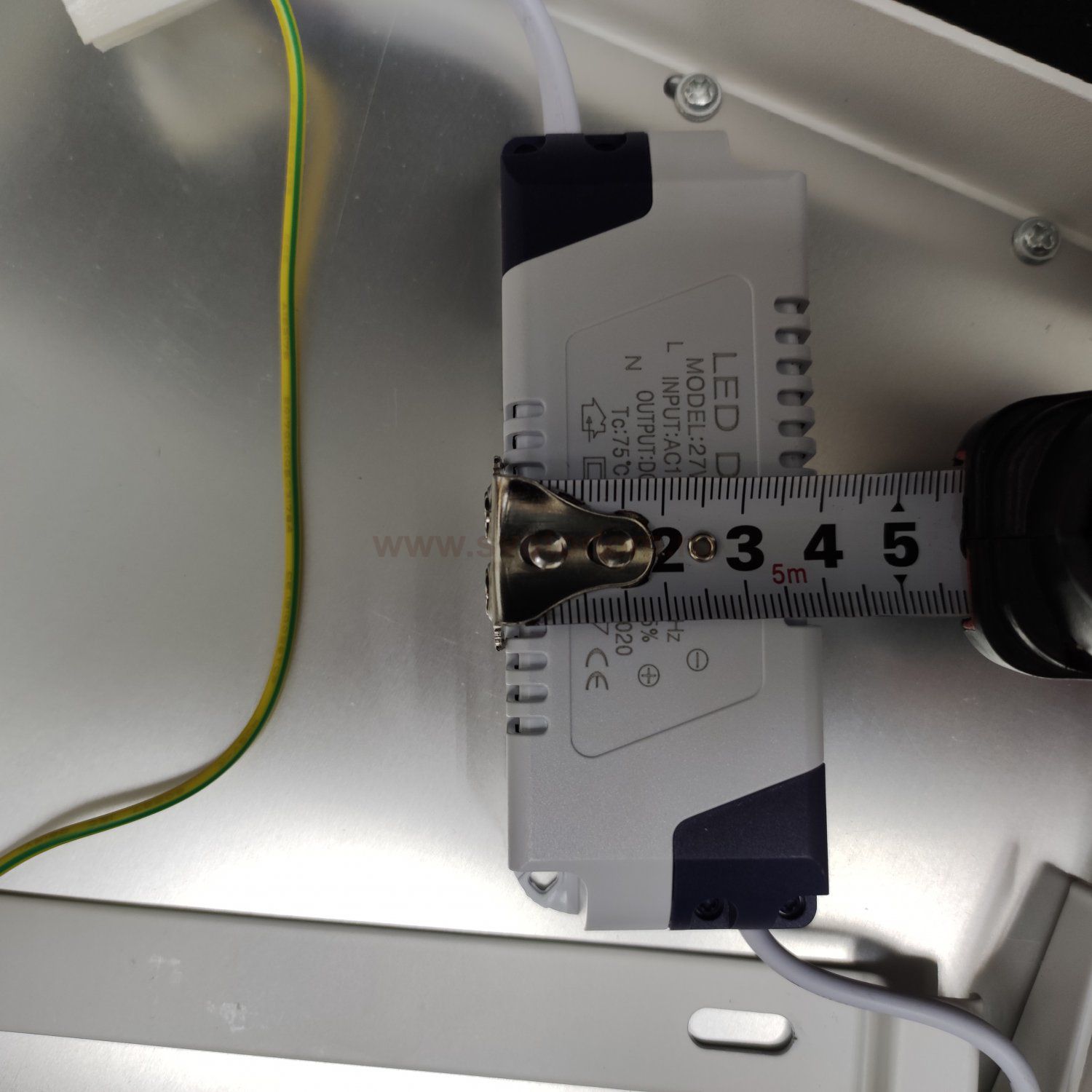 Потолочный светильник 220*220мм 27Вт Maytoni C067CL-L27W3K Zon