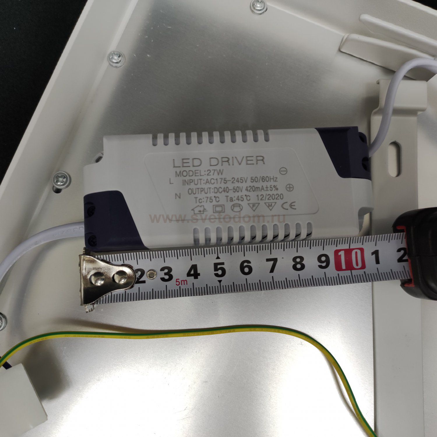 Потолочный светильник 220*220мм 27Вт Maytoni C067CL-L27W3K Zon