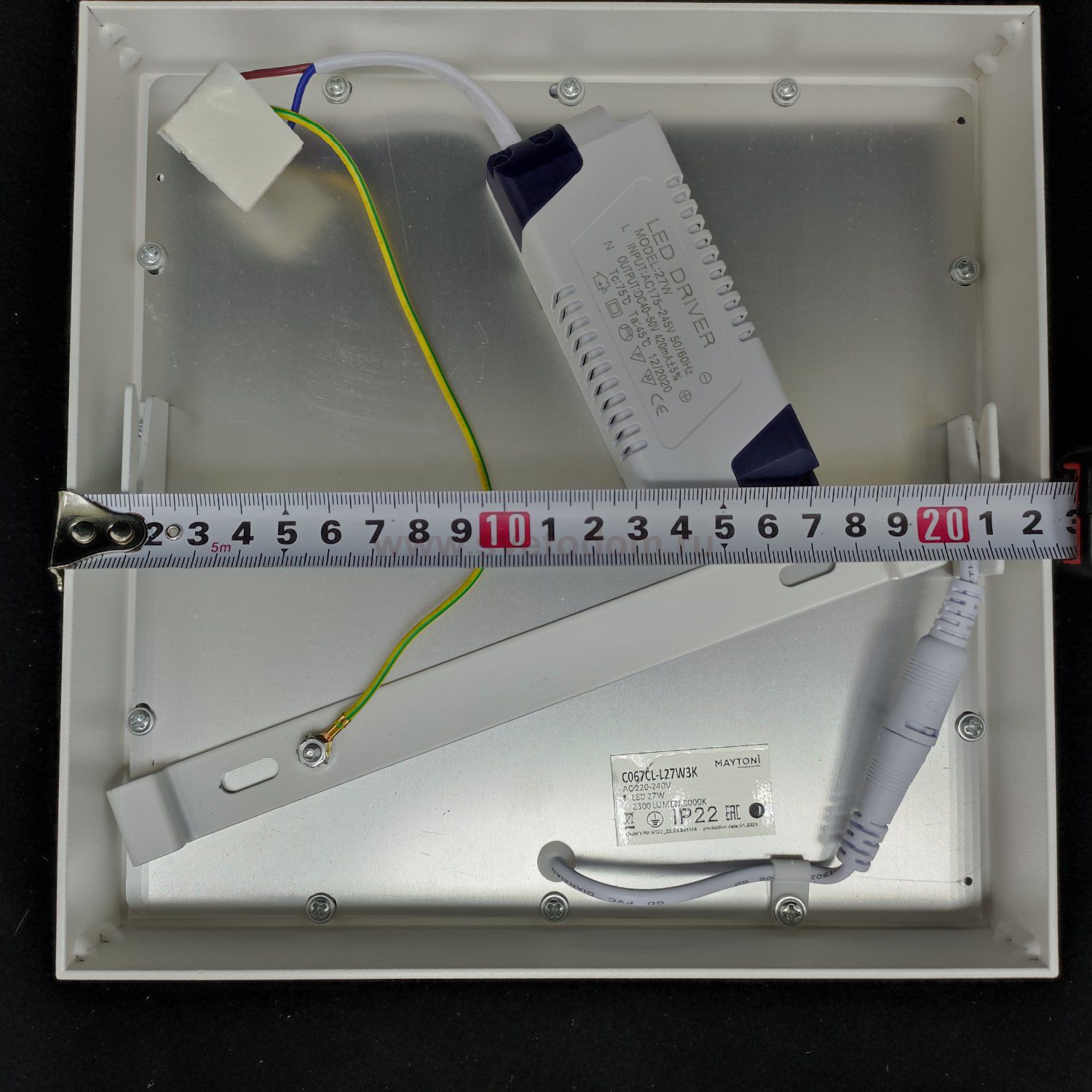 Потолочный светильник 220*220мм 27Вт Maytoni C067CL-L27W3K Zon