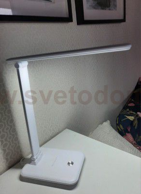 Настольная лампа белая кожа Arte Lamp A5123LT-1WH