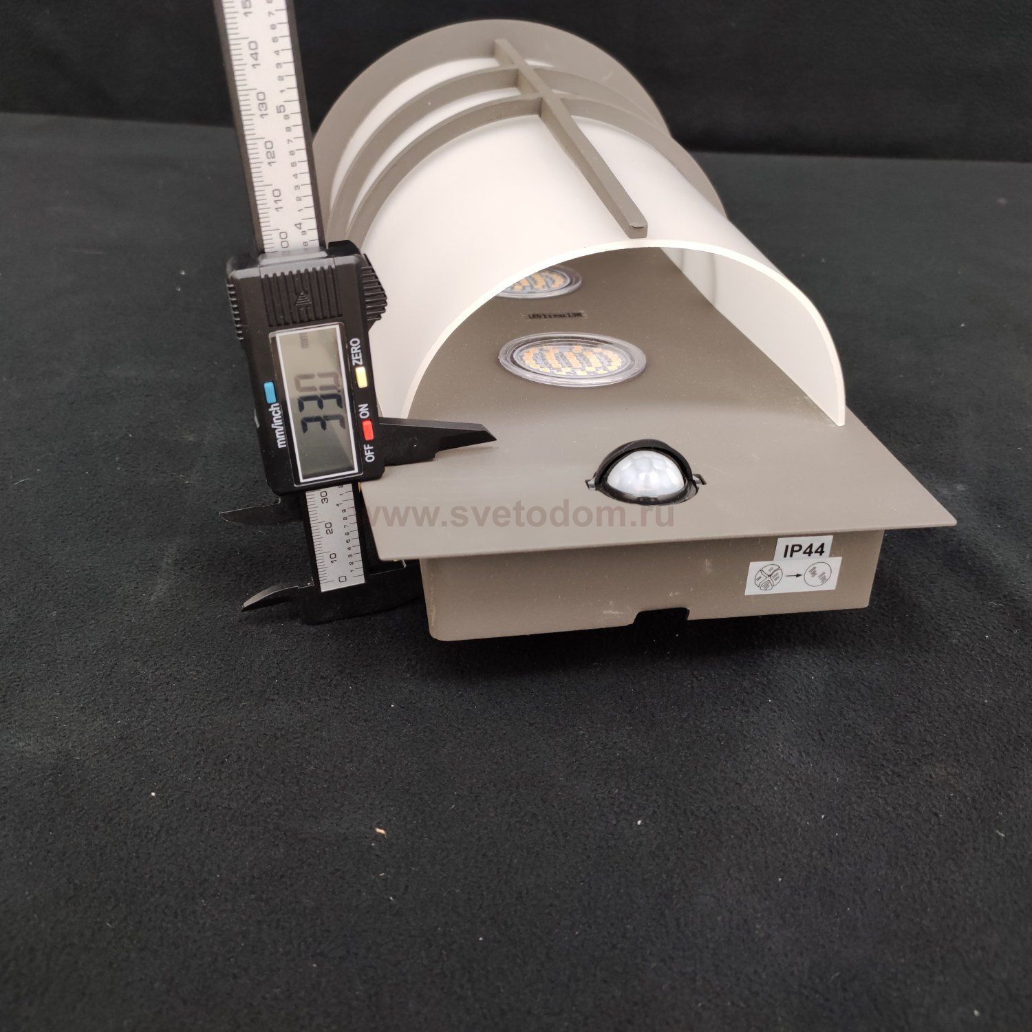 Уличный светодиодный светильник с датчиком движения Eglo 96018 BREGANZO 1