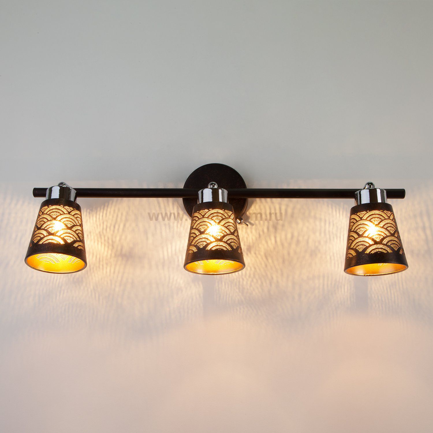 Настенный светильник бра Eurosvet 20061/3 черный