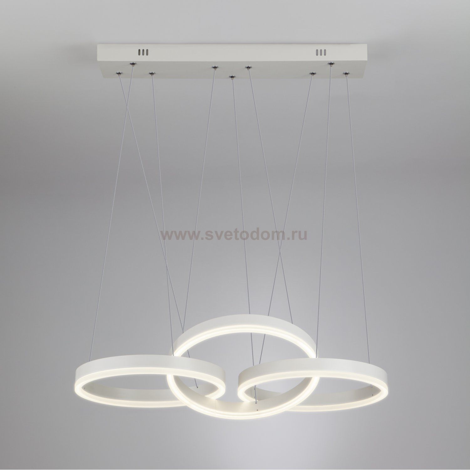 Подвесная люстра Eurosvet 90070/3 белый