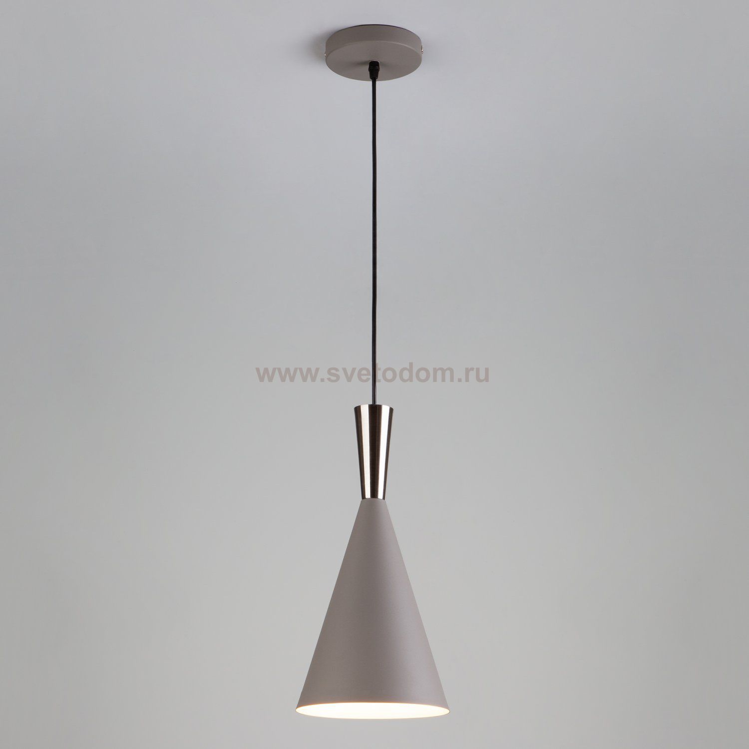 Светильник Eurosvet 50070/1 серый