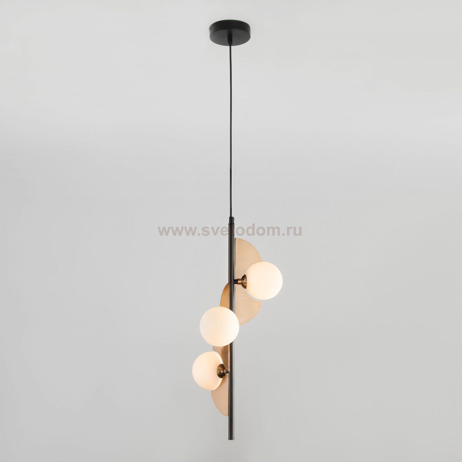 Светильник Eurosvet 50143/3 золото/черный