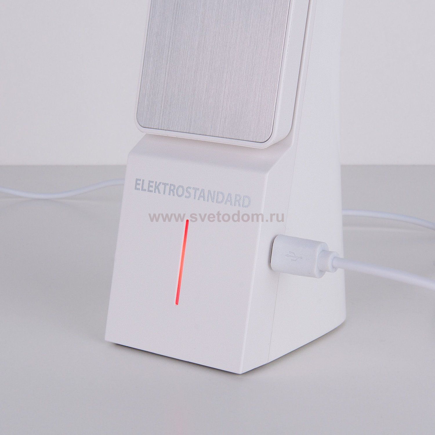 Светильник Eurosvet Desk белый/серебряный (TL90450) 3W