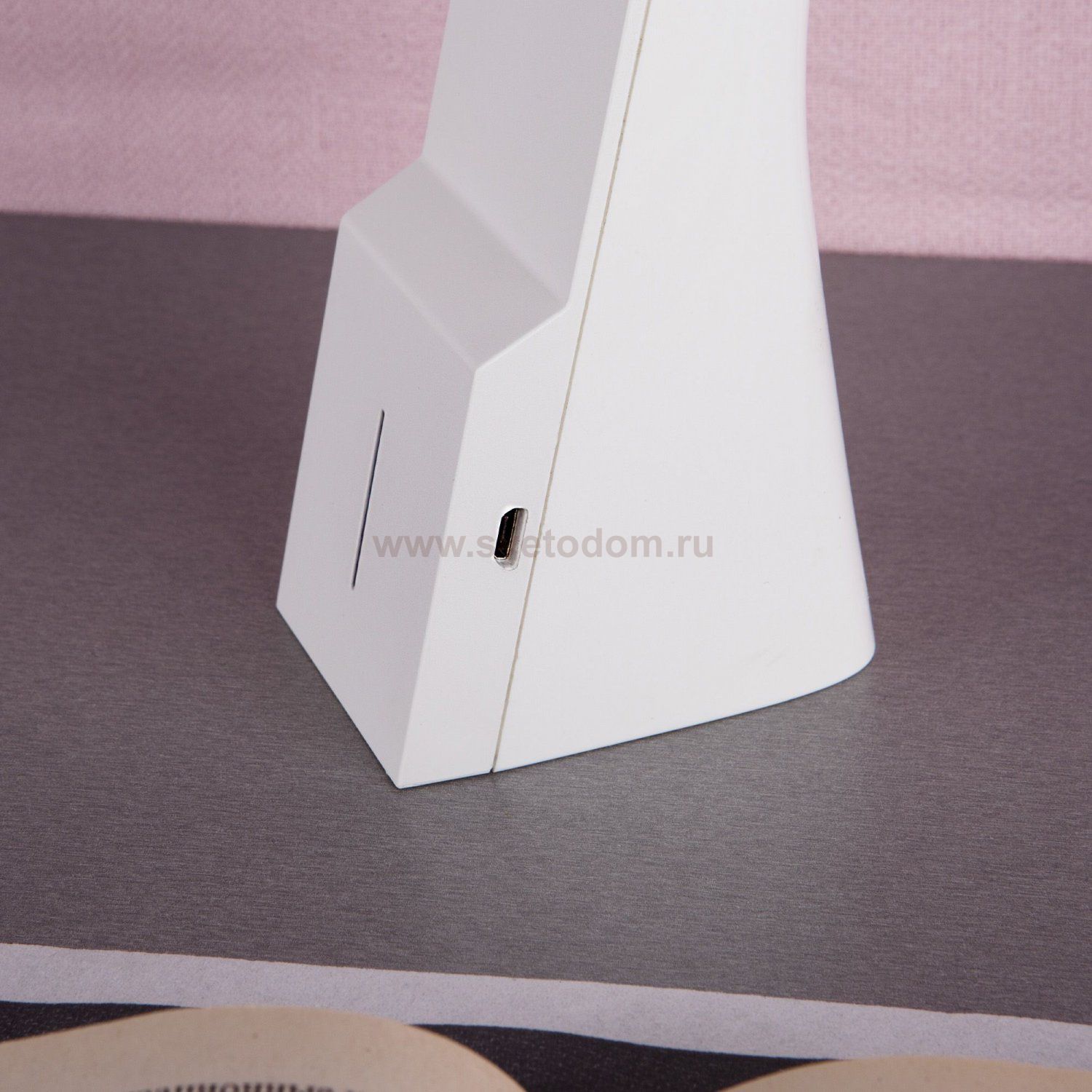 Светильник Eurosvet Desk белый/серебряный (TL90450) 3W