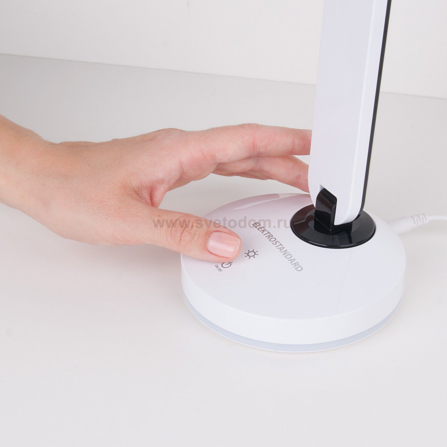 Светильник Eurosvet Flip белый/черный (TL90480) 3W