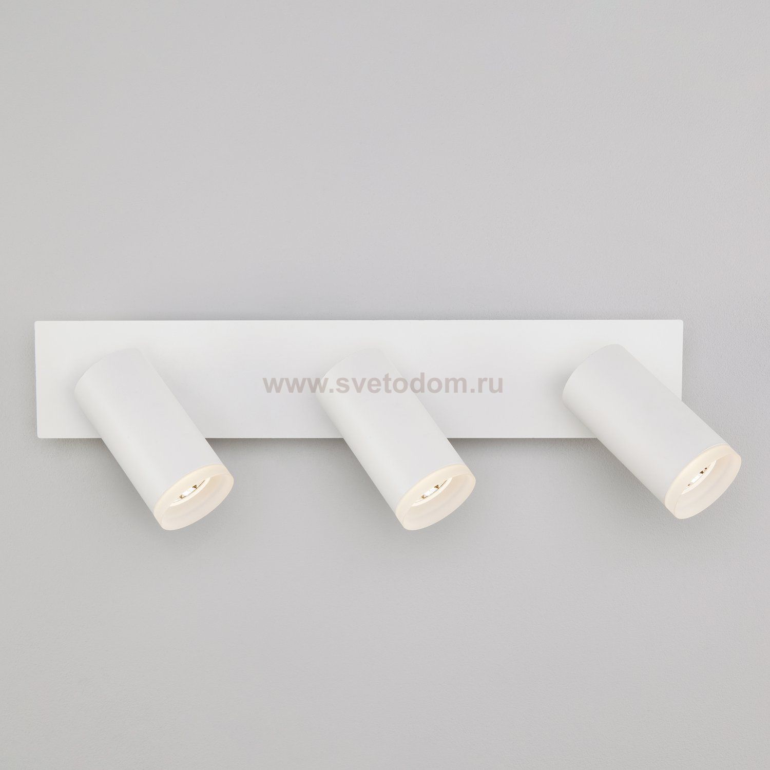 Светильник Eurosvet 20067/3 LED белый 15W