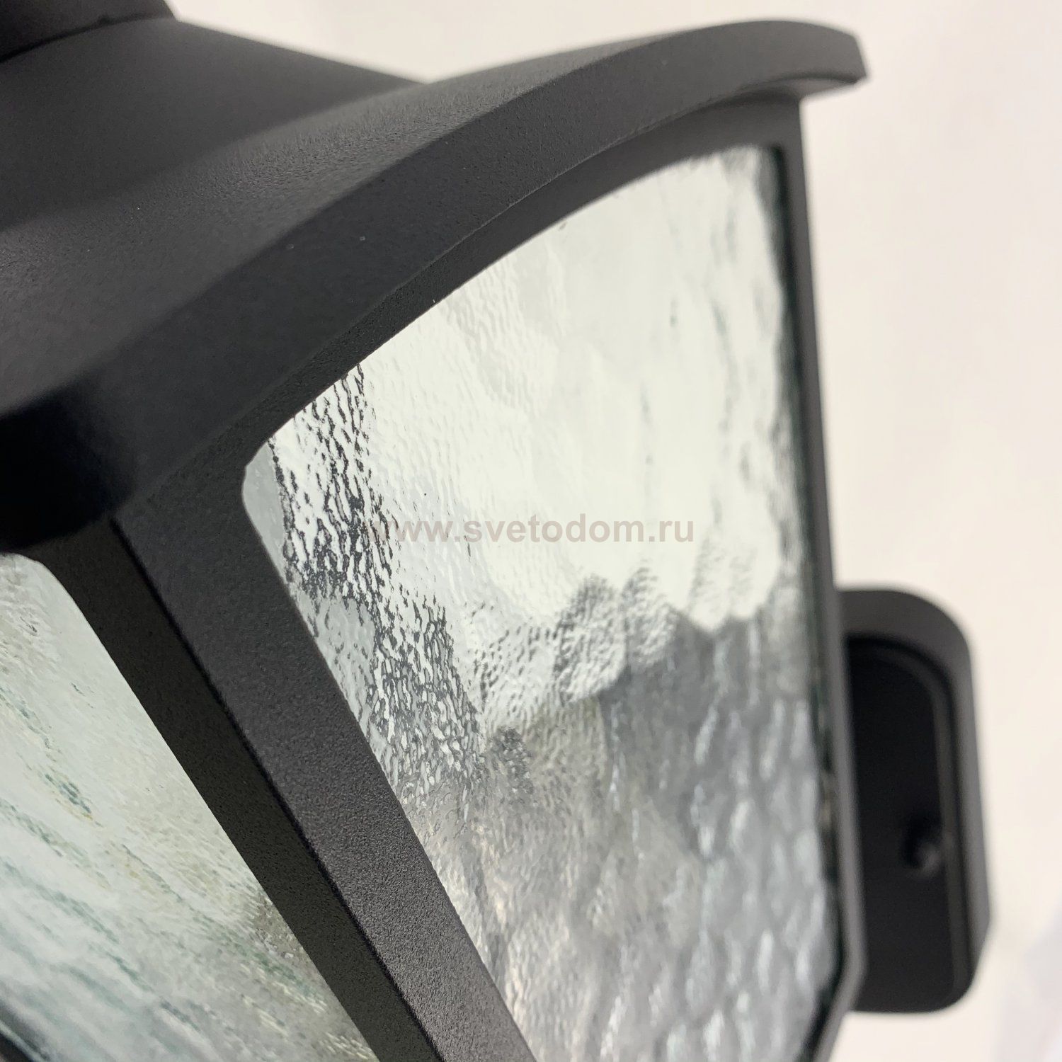 Уличный светильник Favourite 1817-1W Colosso