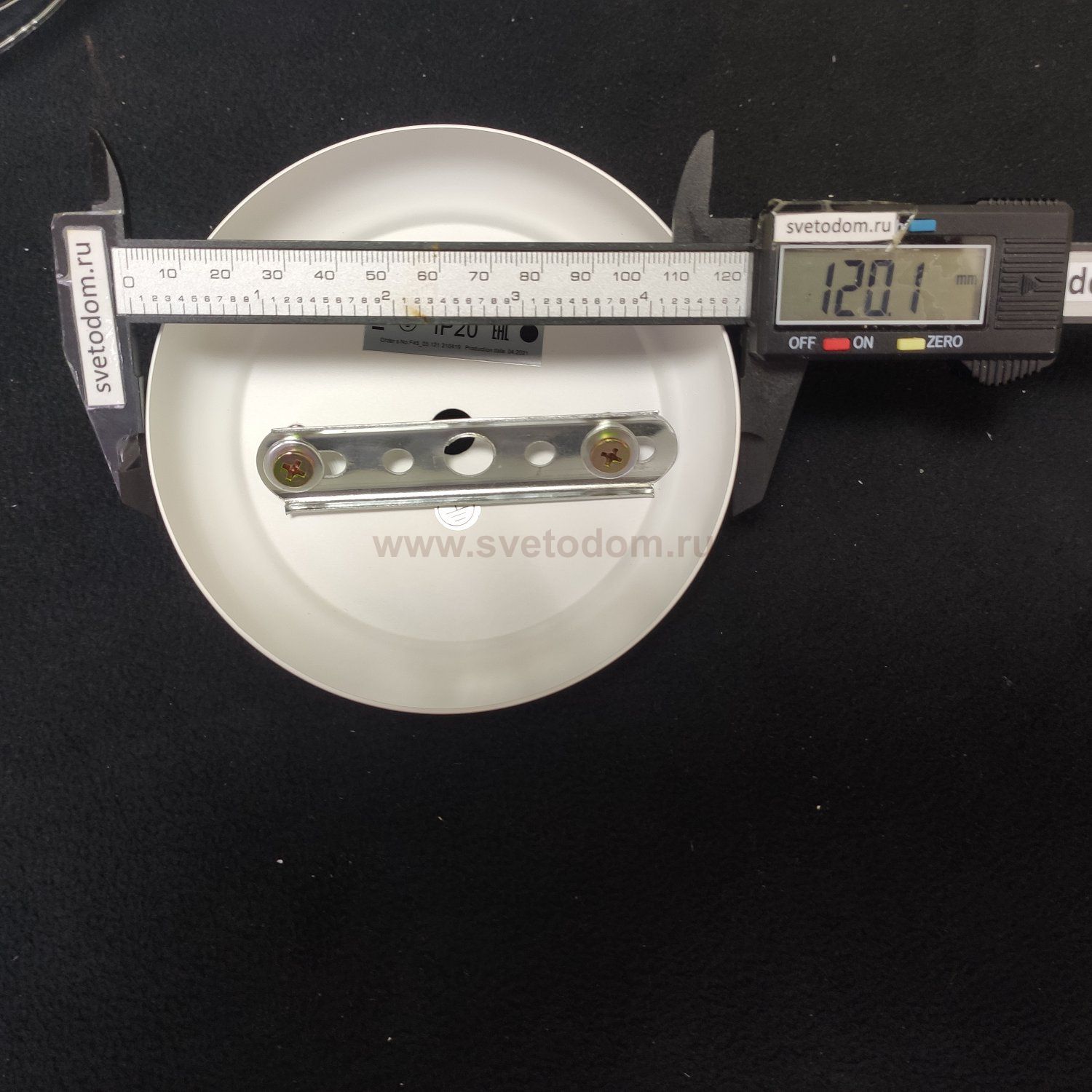 Настенный светильник бра Freya FR5052-WL-01-W Nikki