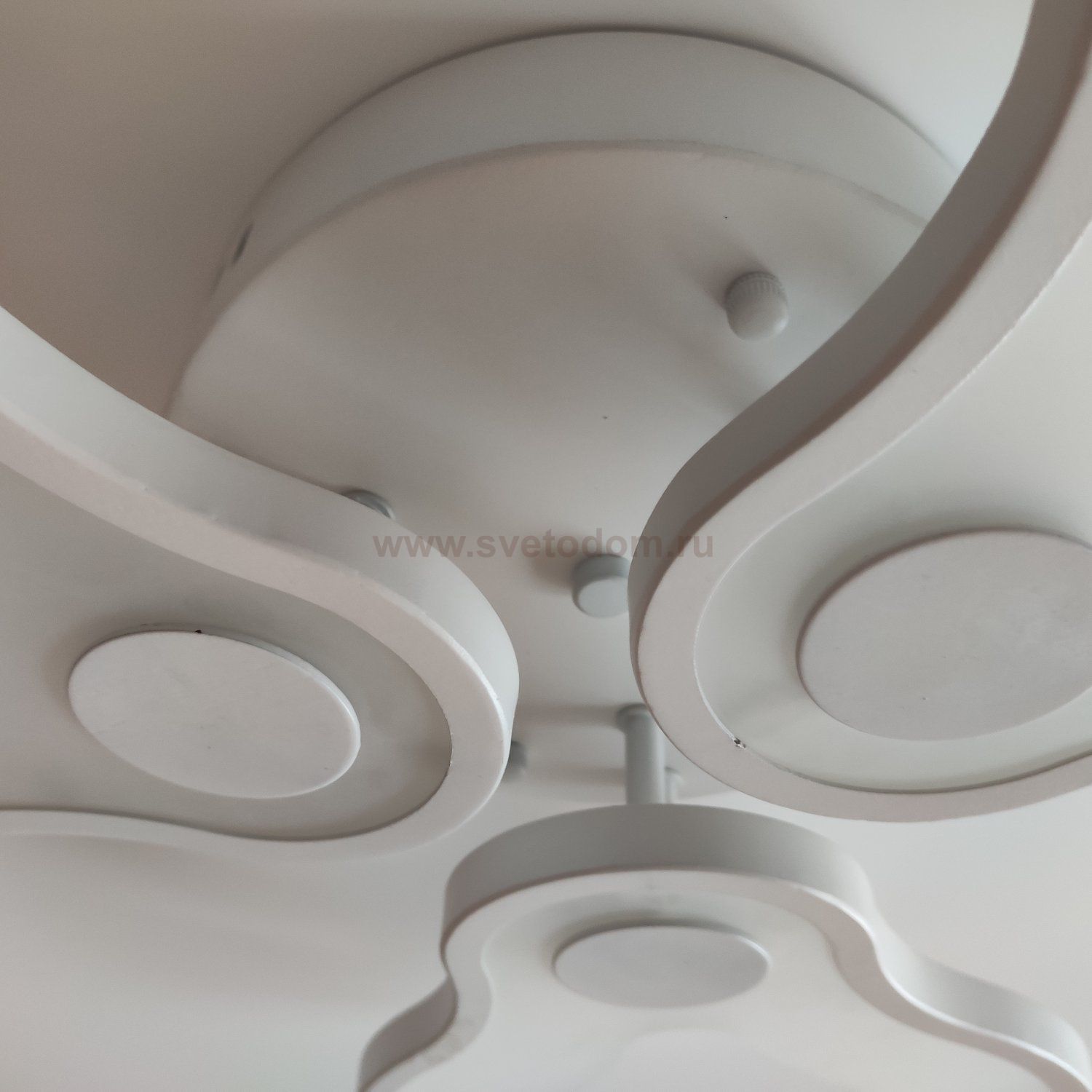 Потолочная светодиодная люстра G61073/3 Gerhort