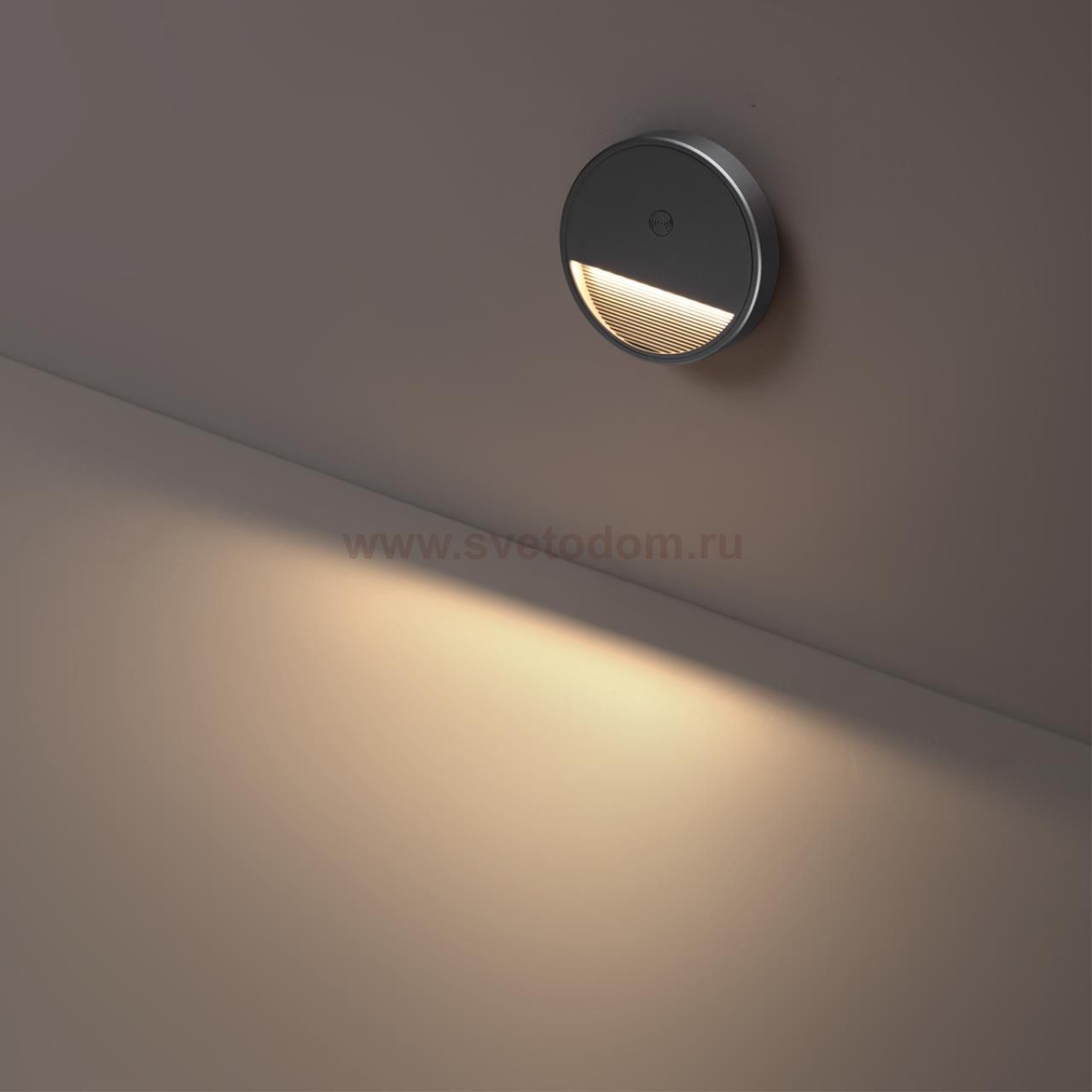 359708 OVER NT25 434 серый Светильник накладной сенсорный для лестниц IP20  LED 0.4W 3000К 1000mAh Li-ion, 5V VESPERA