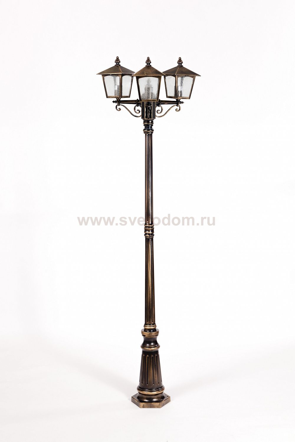 Светильник столб уличный 3 фонаря Oasis Light 15909B Gb