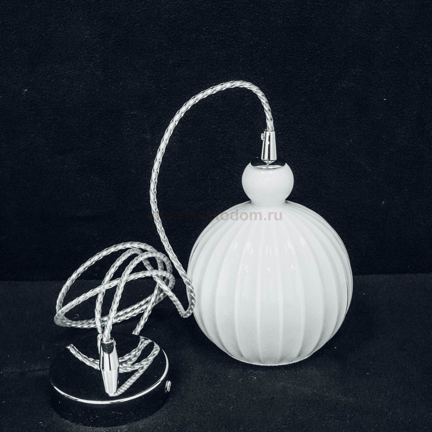 Светильник подвесной Maytoni P006PL-01CH