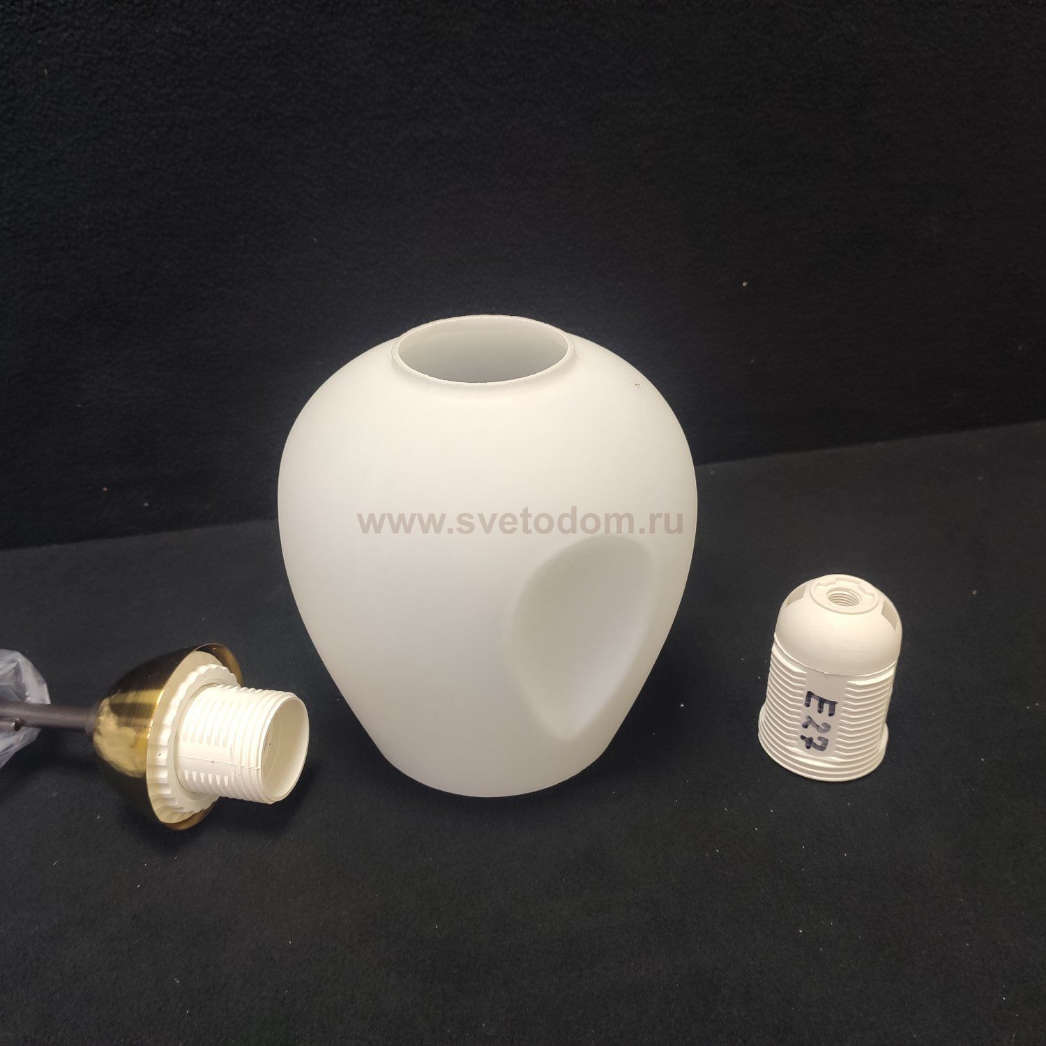 Плафон стекло матовое 130*130мм Е27 (46мм посадка) Arte Lamp A2706PL BRIGHTON