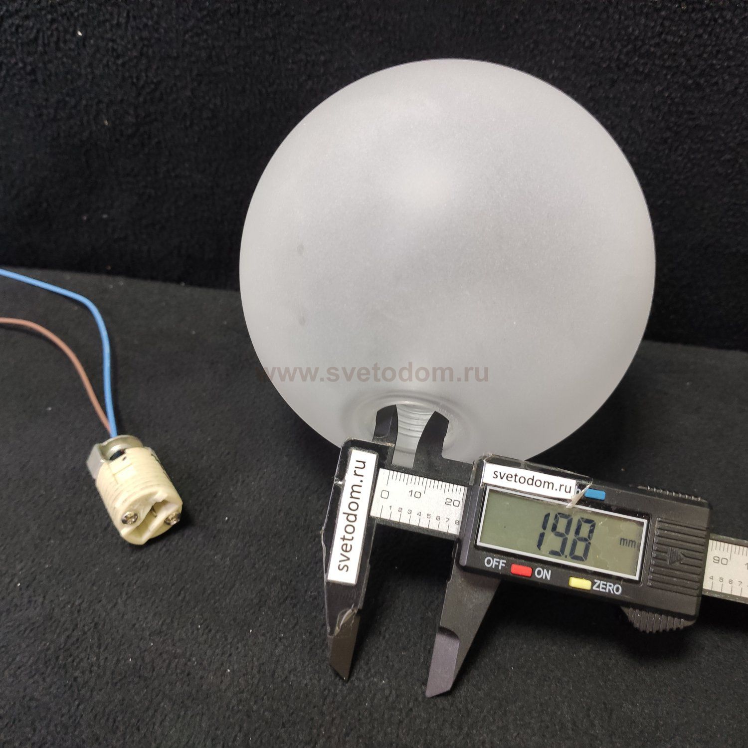 Плафон стекло полуматовое шар 120мм G9 с резьбой 20мм Arte lamp A7790 Saturn