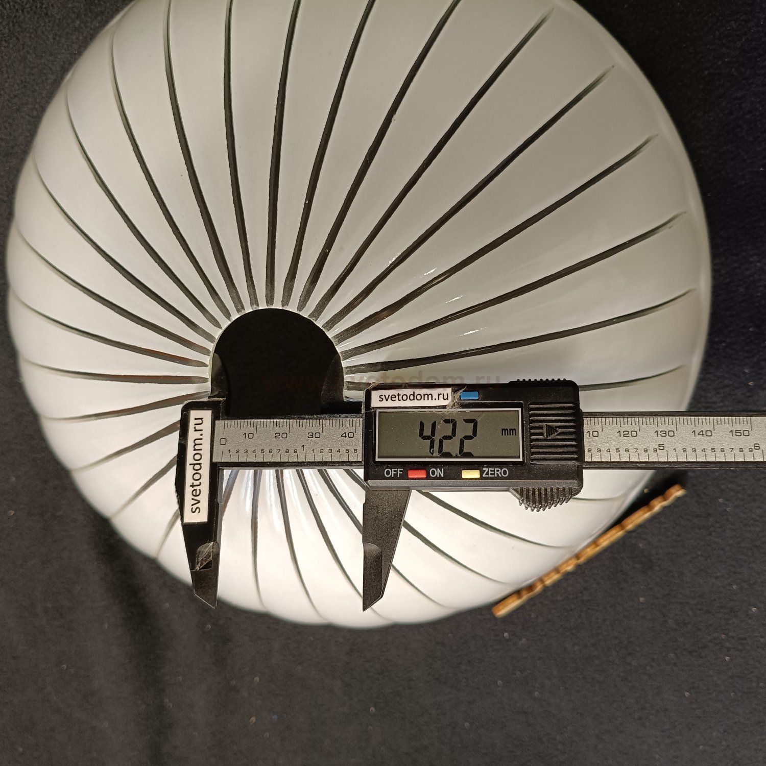 Плафон стекло белое матовое с полосками большое 300*110мм Е27 (43мм посадка) CL4132 Латур