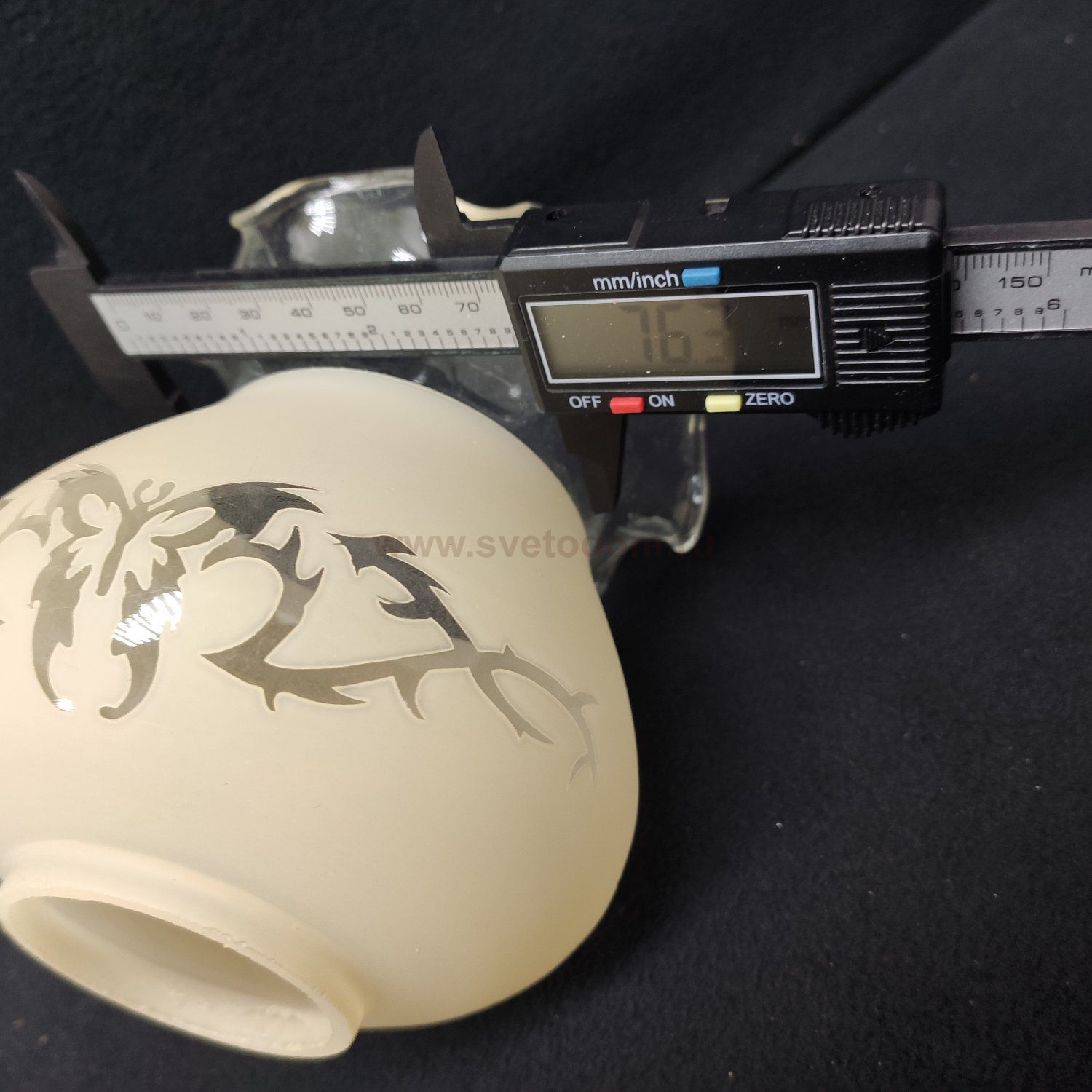 Плафон стекло бежевое 126*115мм Е27 с узором