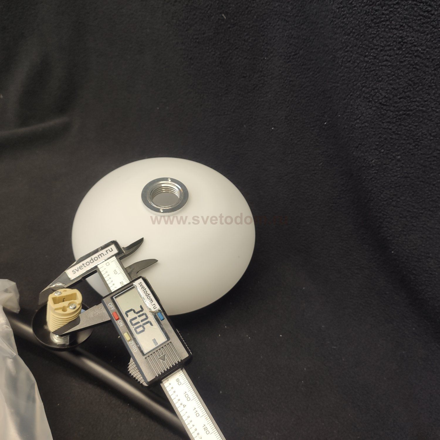 Плафон стеклянный эллипс матовый белый 140*85мм с резьбой G9 20мм Freya FR4005PL Perlina