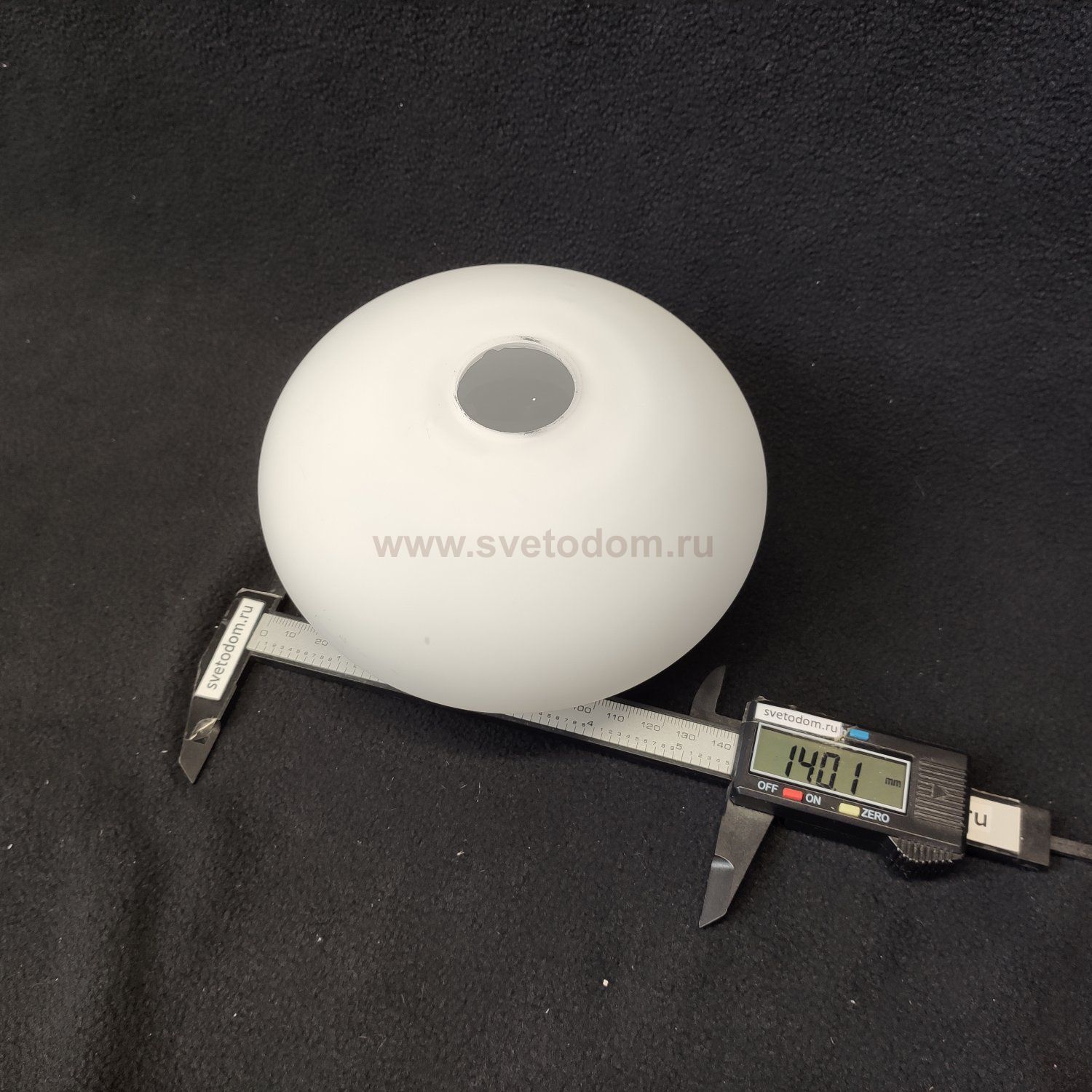 Плафон стеклянный эллипс матовый белый 140*85мм под пружины (посадка 30мм) 4005