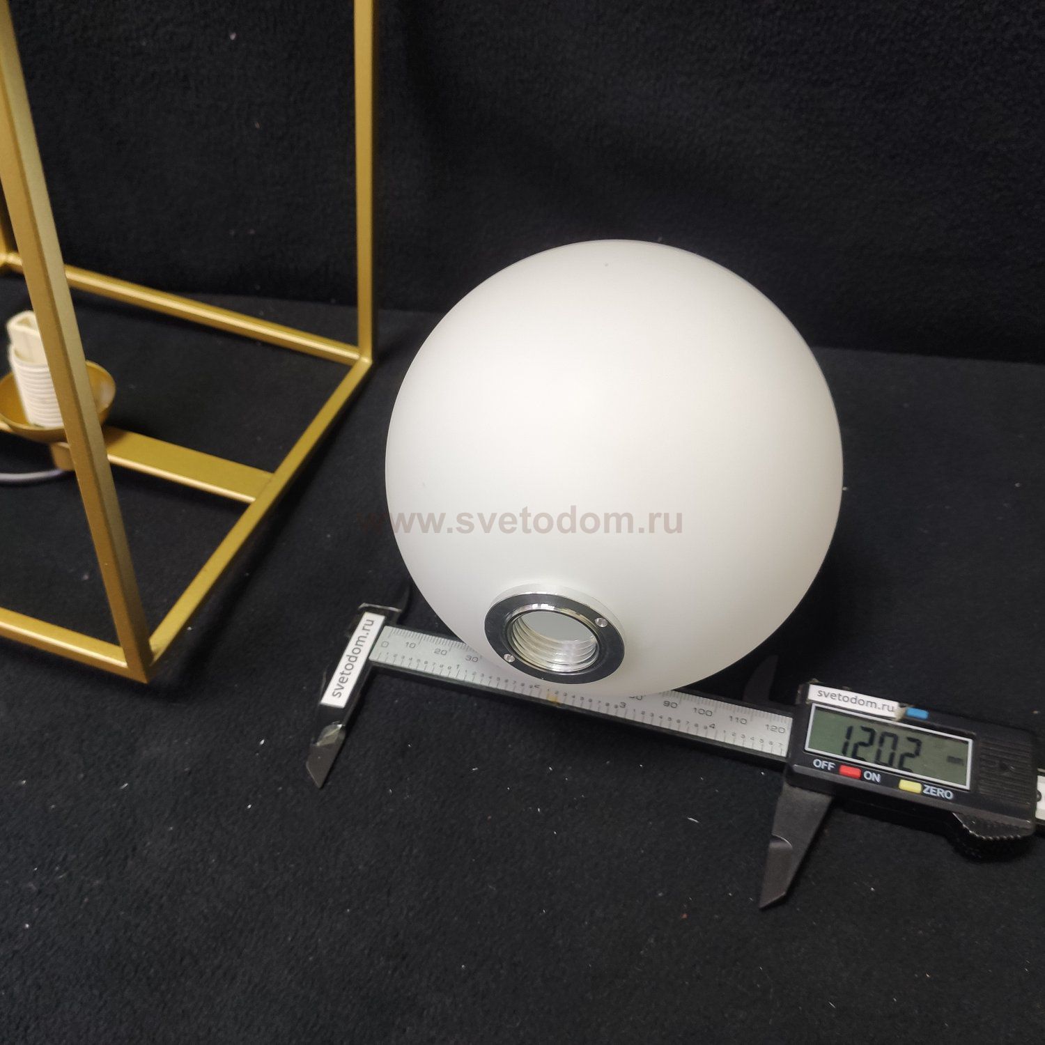 Плафон стекло шар белый 120мм с резьбой 20мм G9 Freya FR5113 Trinity