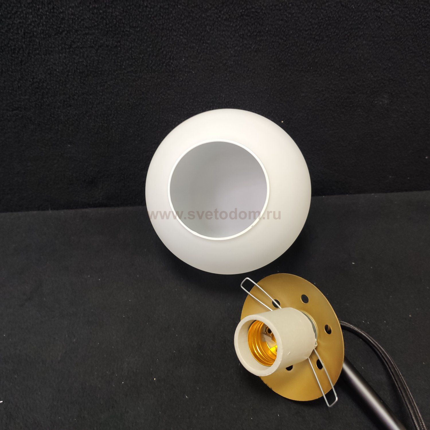 Плафон стекло глазурированное белое шар 130мм (68мм посадка) Colosseo 130-68