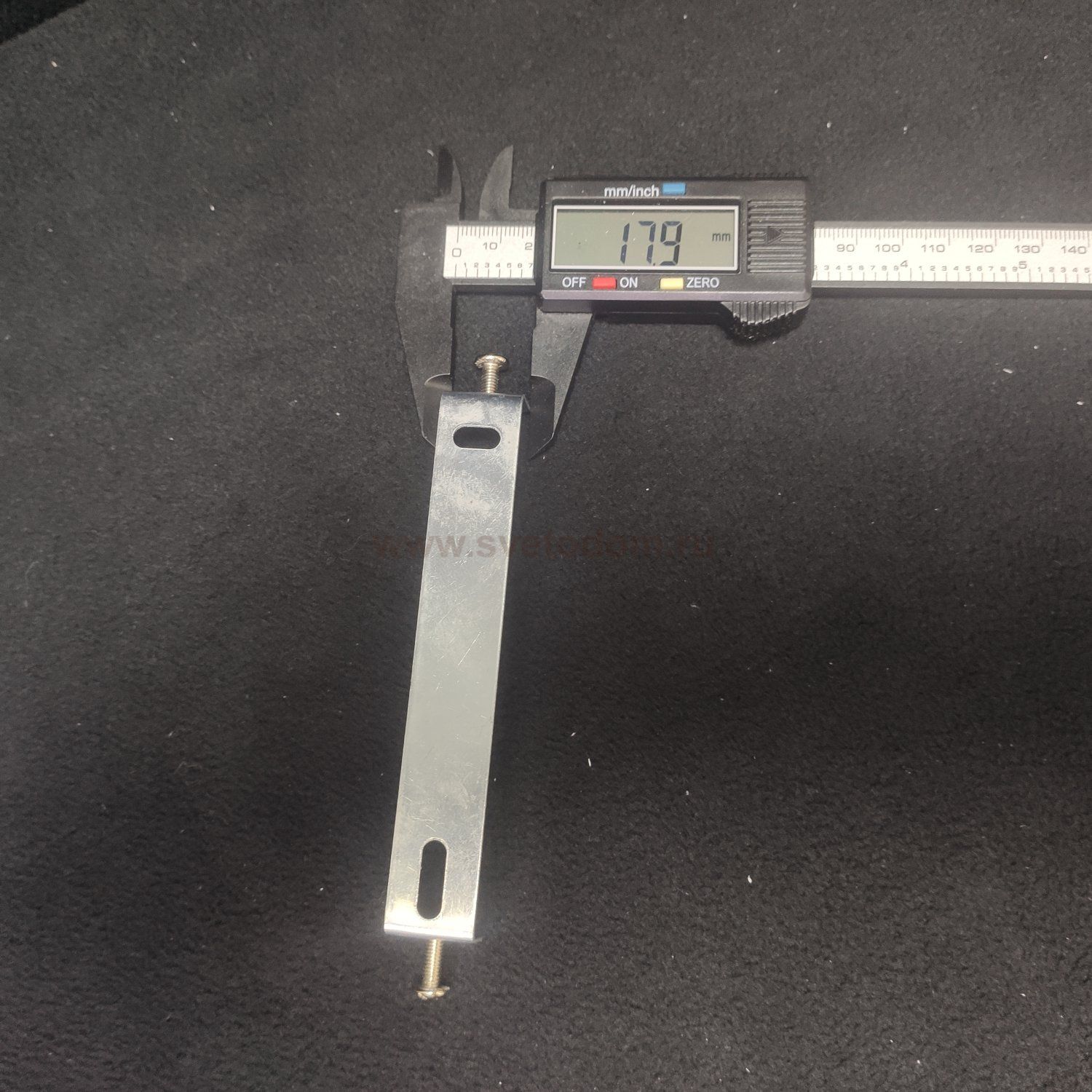 Планка монтажная для светильников 115-130мм с декоративными винтами цвета никель
