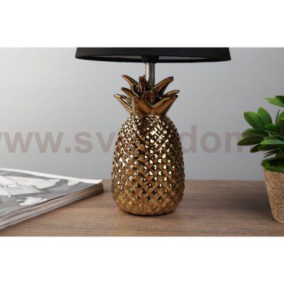 Лампа настольная с абажуром 