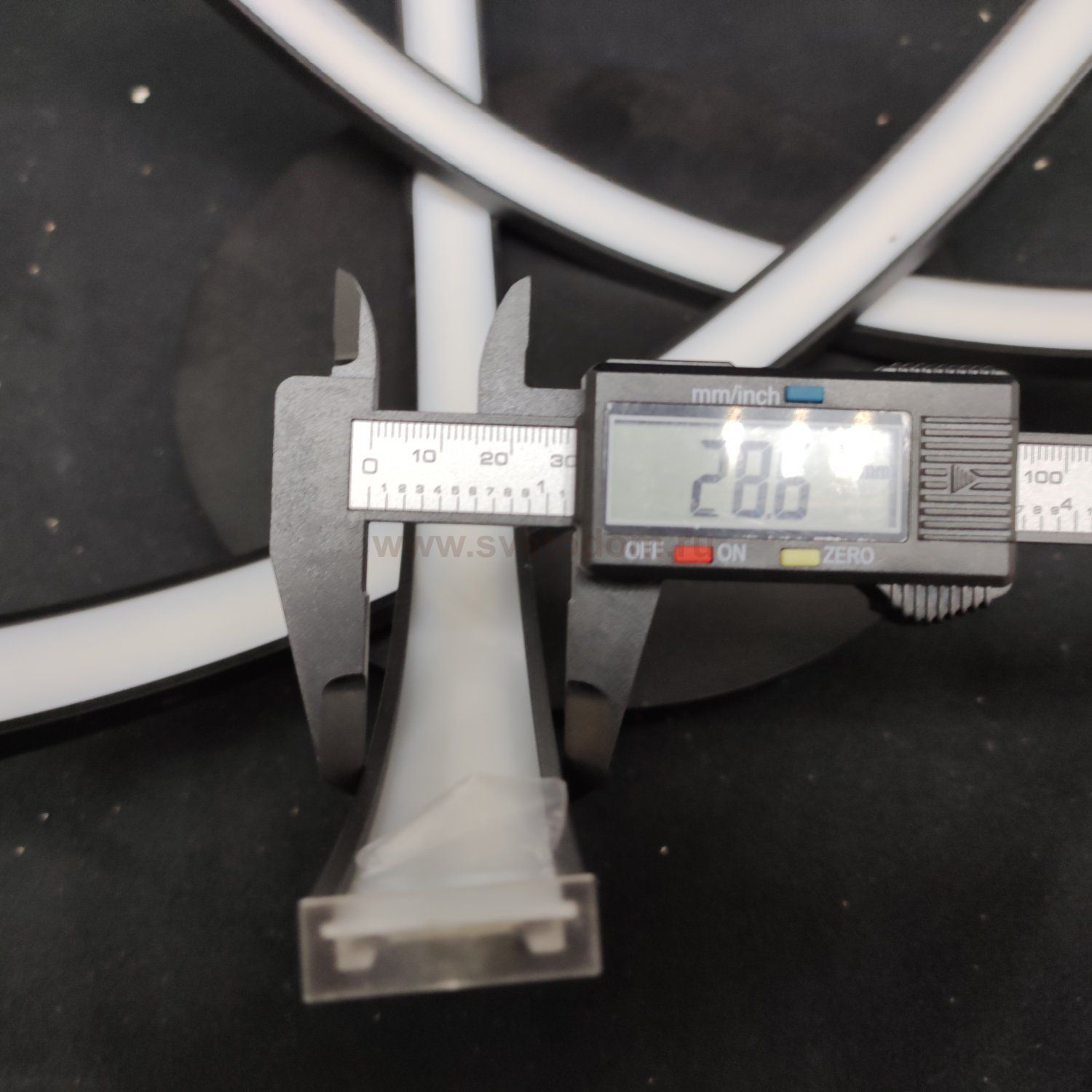 Люстра светодиодная черная TLAR3-51-07/B/4000К Лючера