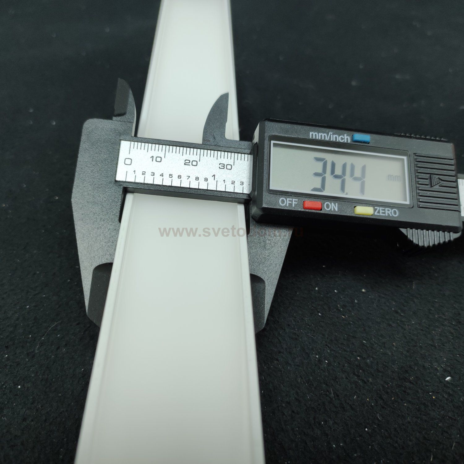 Трековый светильник для шинопровода 10W 3000K Maytoni TR000-1-10W3K-W BASIS