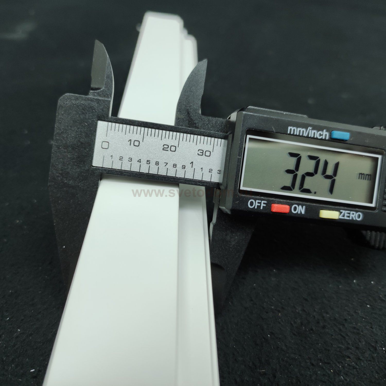 Трековый светильник для шинопровода 10W 3000K Maytoni TR000-1-10W3K-W BASIS