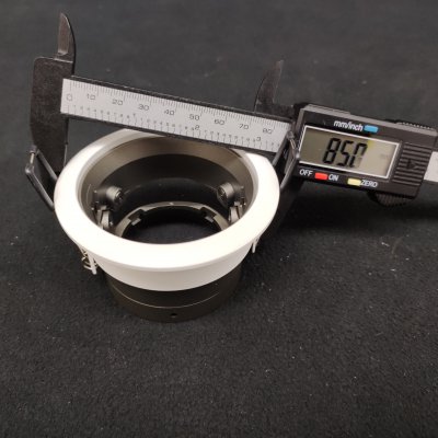 Встраиваемый светильник Maytoni DL051-01W Share Встраиваемый светильник Maytoni DL051-01W Share