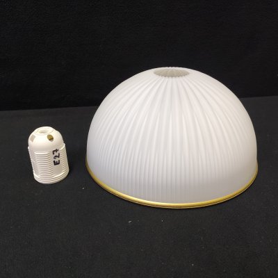 Плафон стекло матовое с золотой каемкой 220*112мм Е27 CL405 Адриана Плафон стекло матовое с золотой каемкой 220*112мм Е27 CL405 Адриана