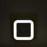 Ночник пластик LED реагирует на темноту "Квадрат"  6,5х6,5х5 см