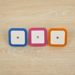 Ночник пластик LED реагирует на темноту "Квадрат"  6,5х6,5х5 см