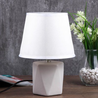 Лампа настольная Лампа настольная "Форма" 1хЕ14 40Вт белый 20х20х29,5 см.