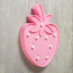 Ночник "Клубника" 9хLED батарейки 2xAA 18х3,5х24 см  МИКС