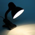 Лампа настольная Е27, с выкл. на зажиме (220В) черная (108В)