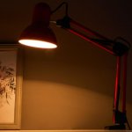 Лампа настольная Е27, h=55 см, шарнирная, на зажиме (220В) красная