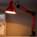 Лампа настольная Е27, h=55 см, шарнирная, на зажиме (220В) красная