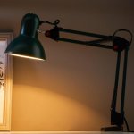 Лампа настольная Е27, h=55 см, шарнирная, на зажиме (220В) зеленая